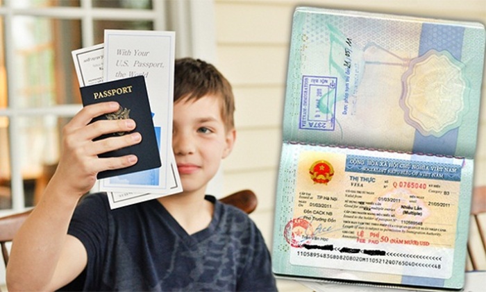 Cách gia hạn visa Mỹ: Hiện tại bạn vẫn chưa tròn 14 tuổi, họ cho phép gia hạn qua đường bưu điện.