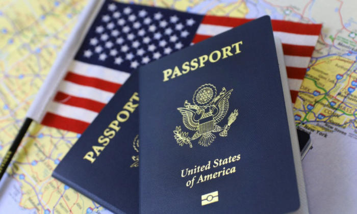 làm visa đi mỹ: Giấy tờ đầu tiên cần chuẩn bị chính là hộ chiếu và ảnh thẻ.