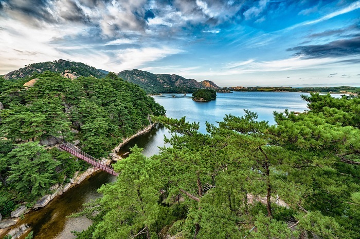Visa đi Triều Tiên: Núi Trường Bạch được thiên nhiên ưu ái với phong cảnh tuyệt đẹp.