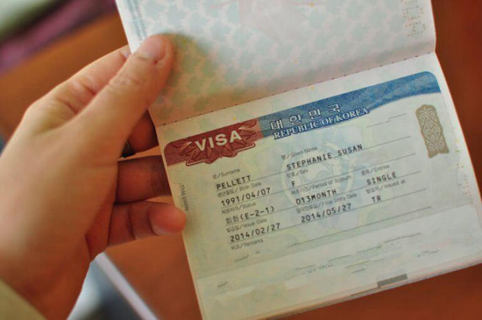 visa hàn quốc du lịch: Trong thủ tục này, bạn cần chuẩn bị sổ tiết kiệm với số tiền trong đó có ít nhất 5.000USD