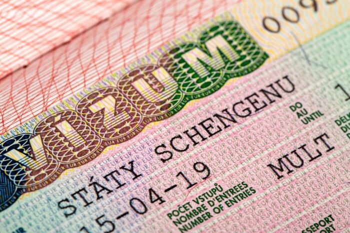 kinh nghiệm xin visa đi Séc nhận kết quả