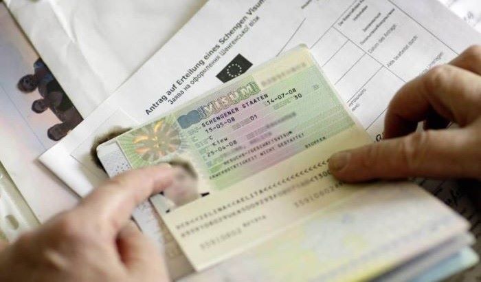 Khi xin visa, hãy đến trung tâm trước thời gian hẹn là tốt nhất