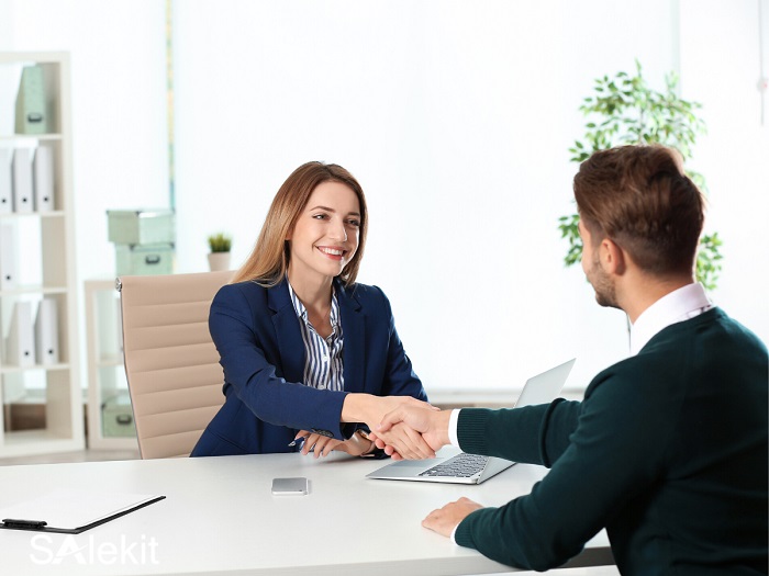 Có một vài trường hợp đương đơn được nhân viên Đại sứ quán Úc phỏng vấn - Ảnh: salekit